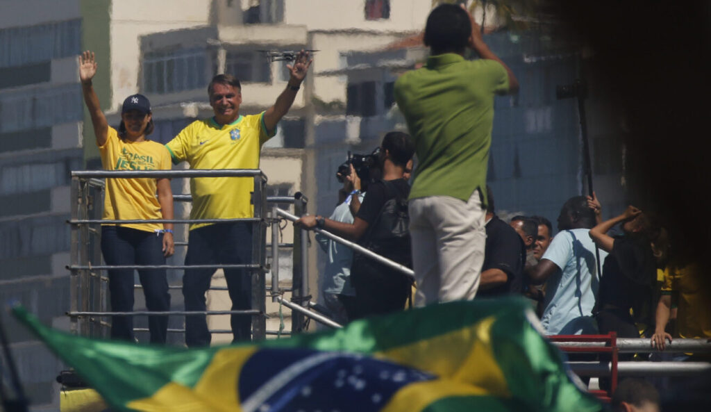 Governadores aliados abandonam Bolsonaro e ato é esvaziado