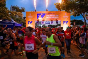 Prefeito puxa corrida em Manaus que levou 6 mil pessoas à Ponta Negra