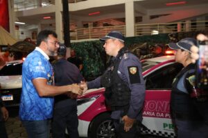 Governador entrega de lancha, fuzis e viaturas para a segurança em Parintins