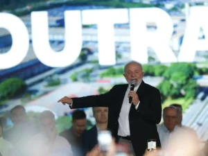 Lula inaugura obras na Dutra em Guarulhos e enfrenta protestos