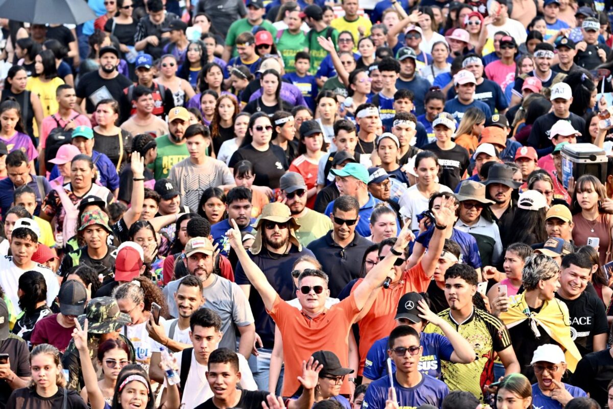 David Almeida participa da Marcha para Jesus em Manaus